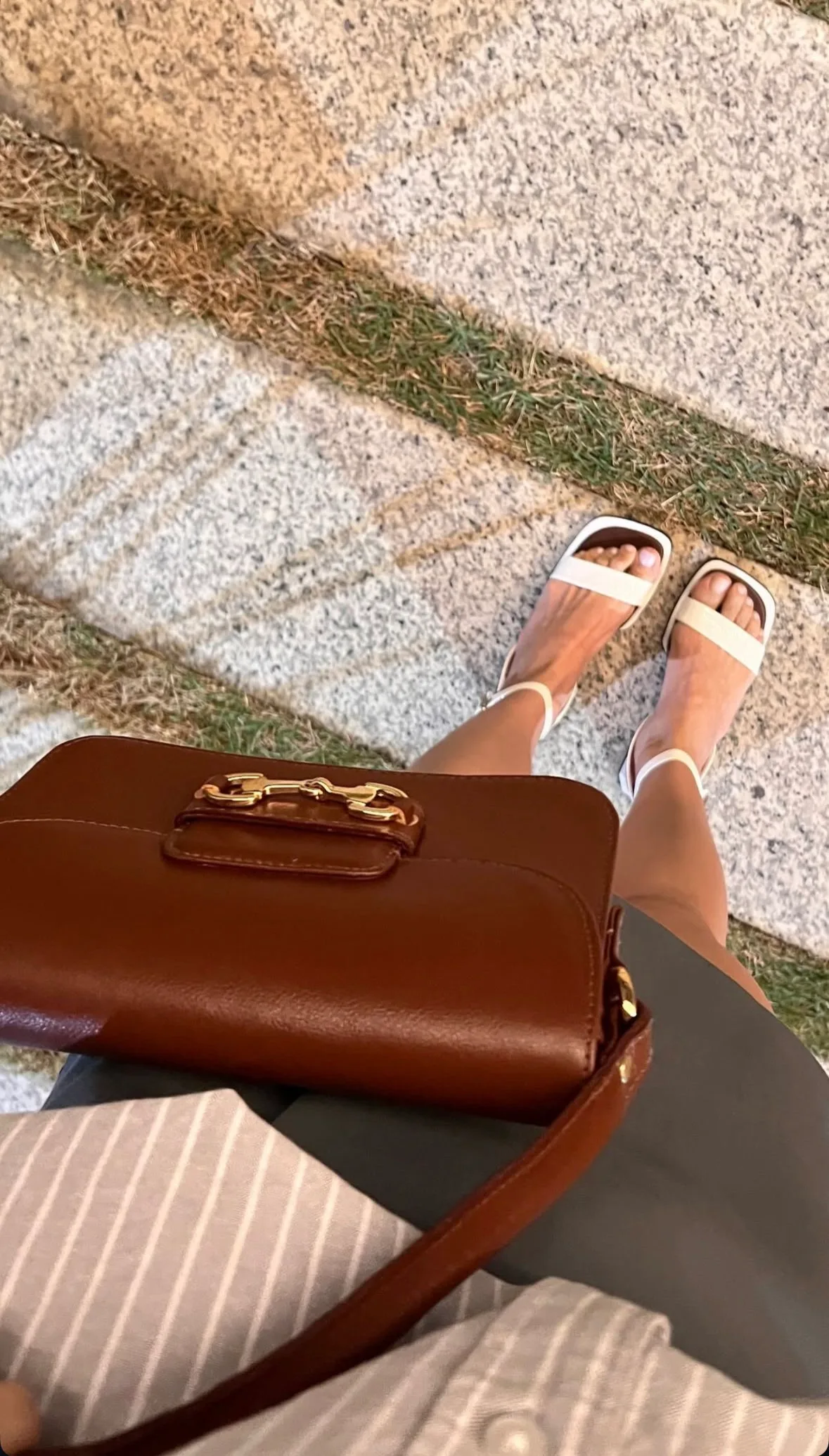 Bolsa Aline usada no corpo, foto 3 de 3