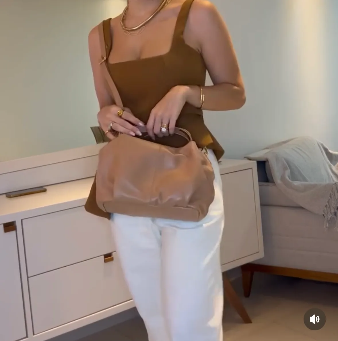 Bolsa Mala P usada no corpo, foto 1 de 2