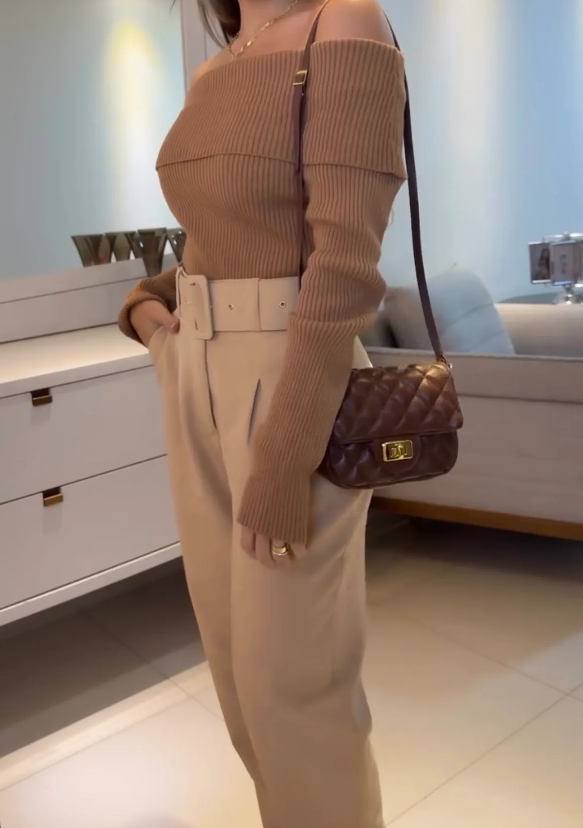 Bolsa Zoe usada no corpo